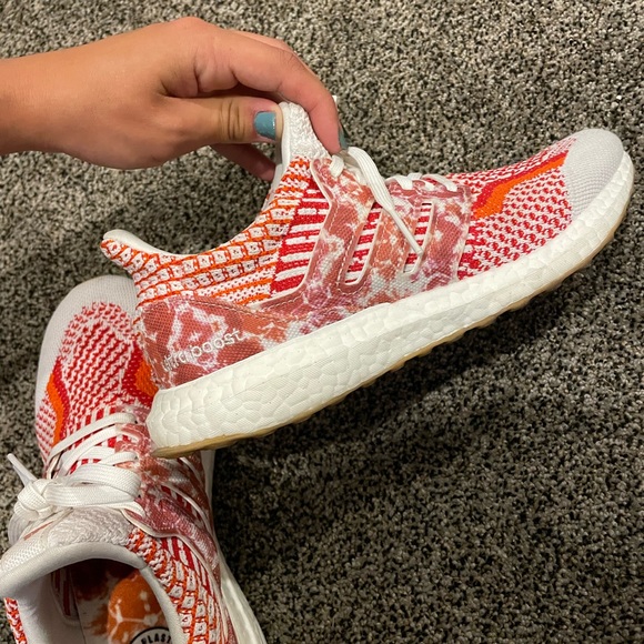 Women’s size 7 ultra boost. Used/New only worn a handful of times - Picture 4 of 5